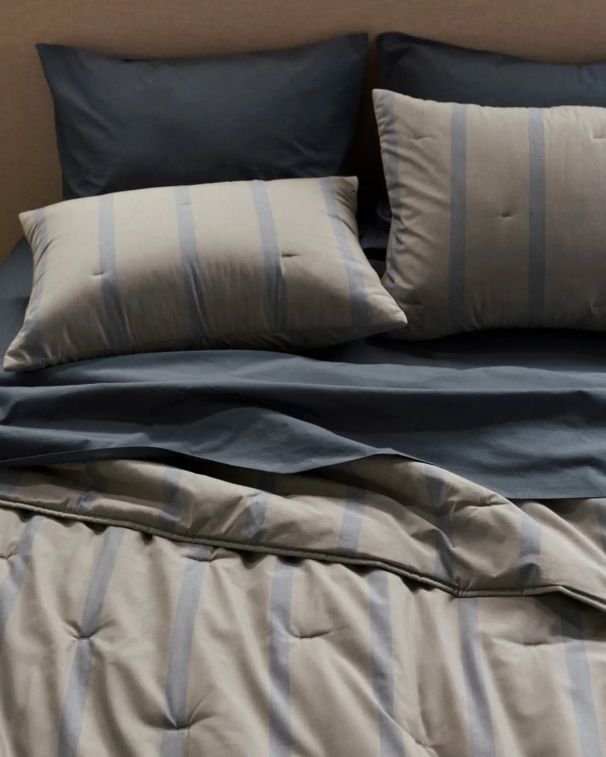 Field Stripe Comforter (Moss Stripe)