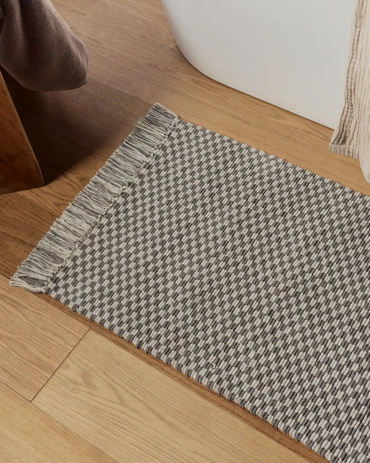 Organic Checkered Bath Rug (Pebble and Dove)