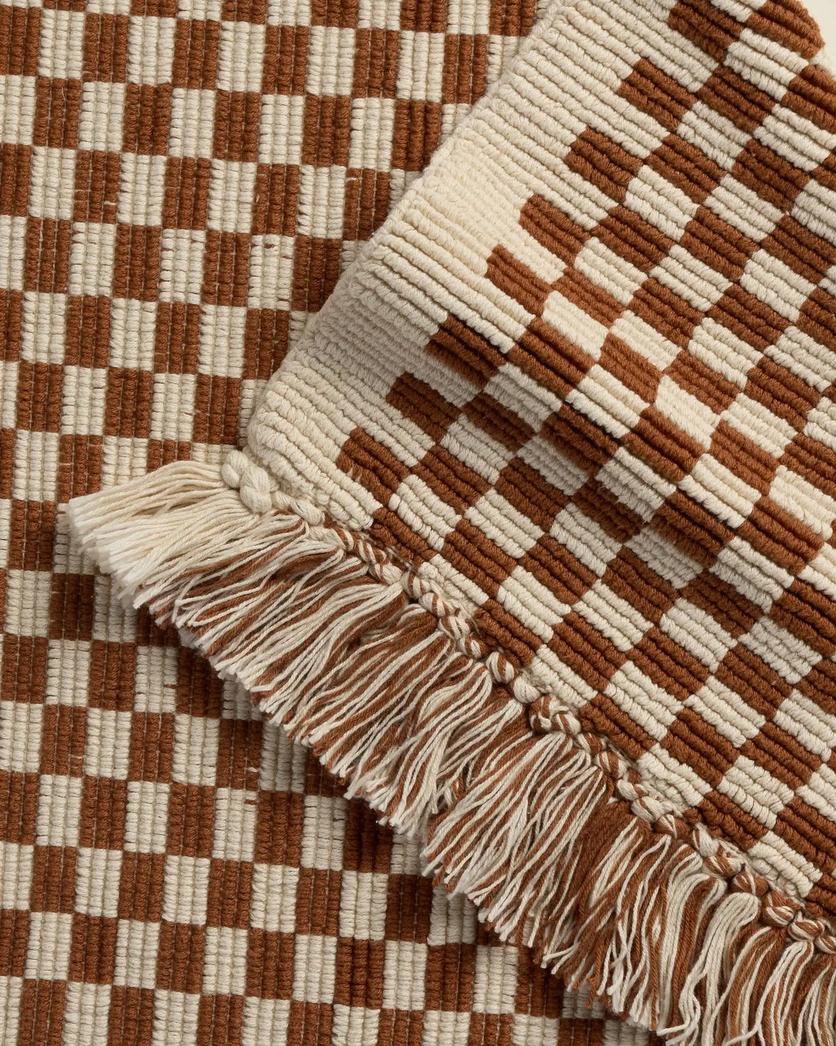 Organic Checkered Bath Rug (Natural and Tobacco)