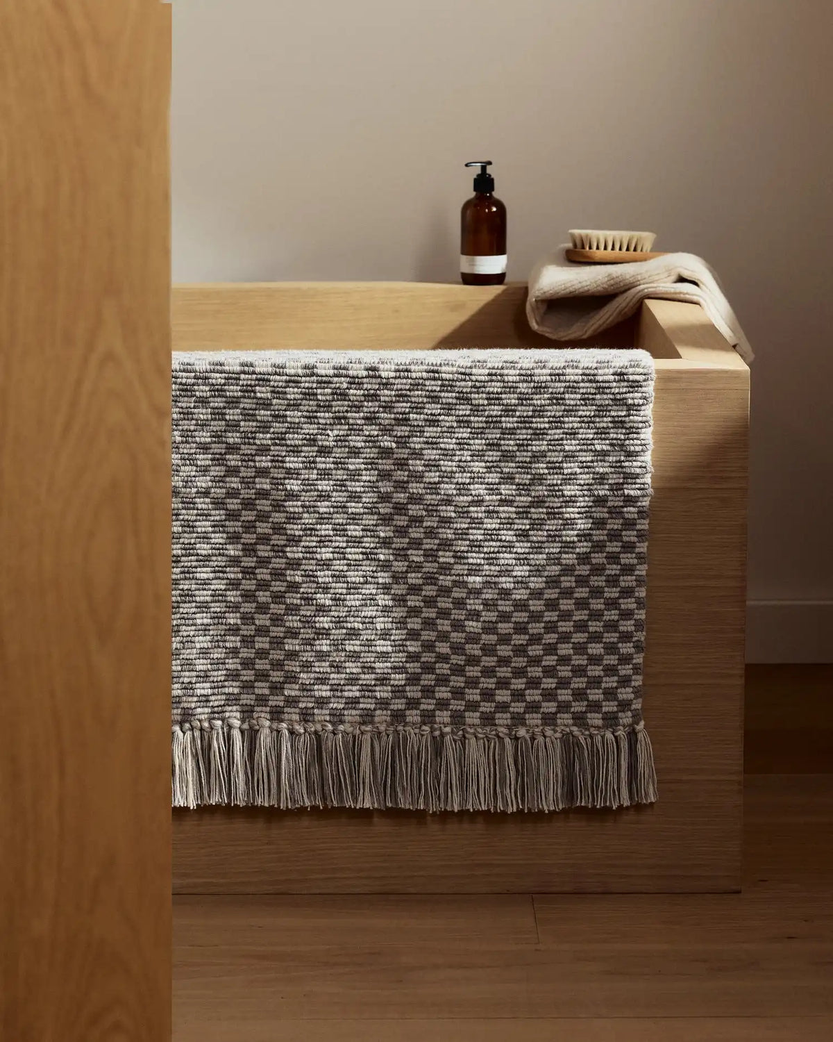 Organic Checkered Bath Rug (Pebble and Dove)