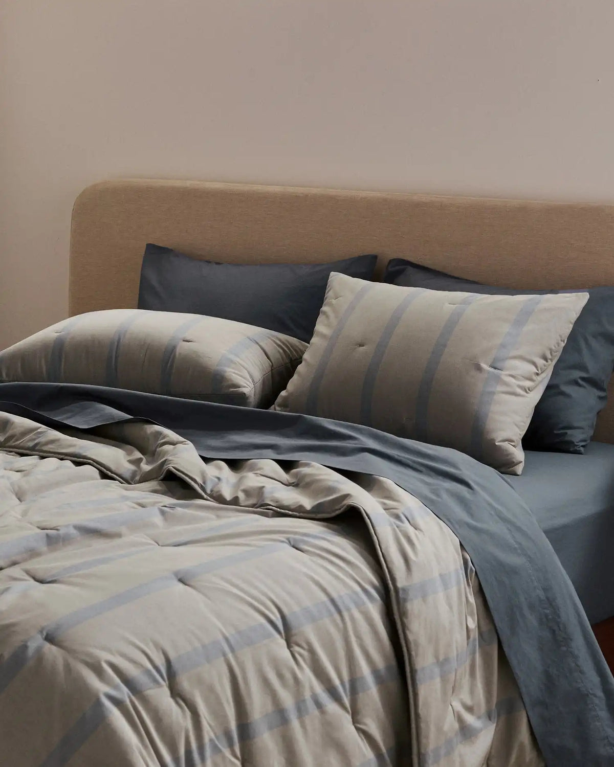 Field Stripe Comforter (Moss Stripe)
