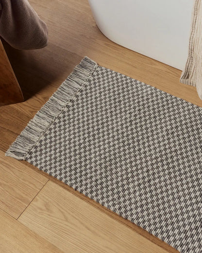 Organic Checkered Bath Rug (Pebble and Dove)