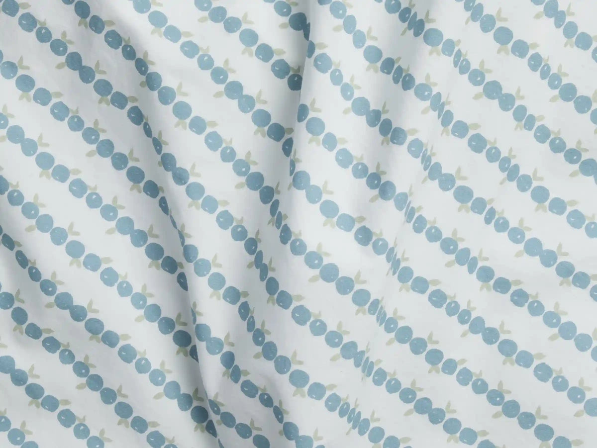 Percale Crib Sheet (Blueberries)